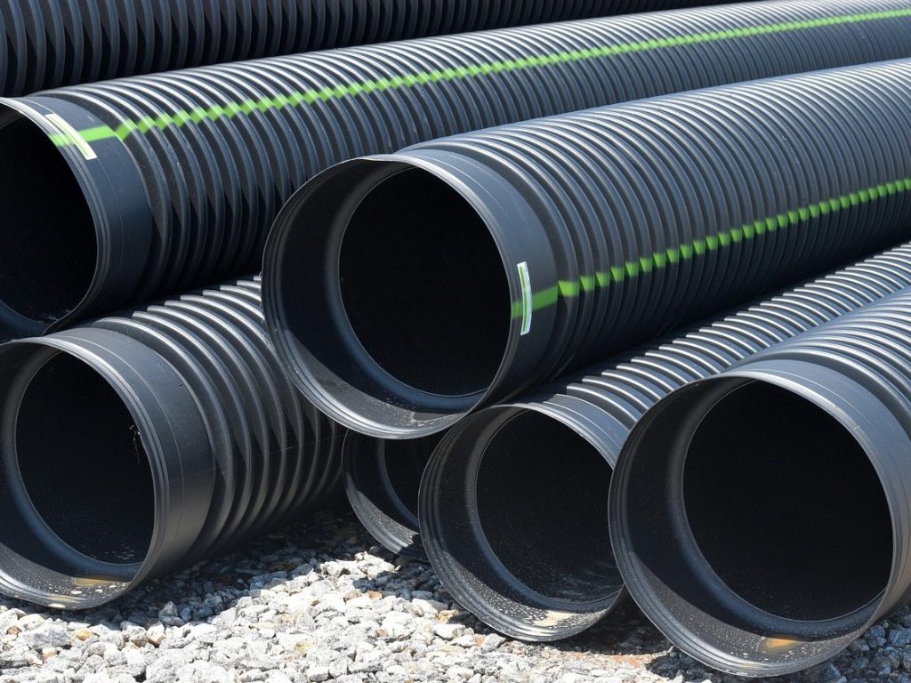 gf593546c5d258756b7379ca582076f9f09881c902c80626723b9a5fc4a8c099208d843496bf0e5082f370de78116d80a09bf42446c30df9d32bd03445c5cf366_1280-2471293 drainage pipes, construction site, pipes, drainage, industrial, industry, site, water, sewage, drain, plumbing, pipe, culvert, nature, ditch, build, round, development, irrigation, stack, ducts, business, tube, building, equipment, waste, materials, stacked, blue construction, blue industry