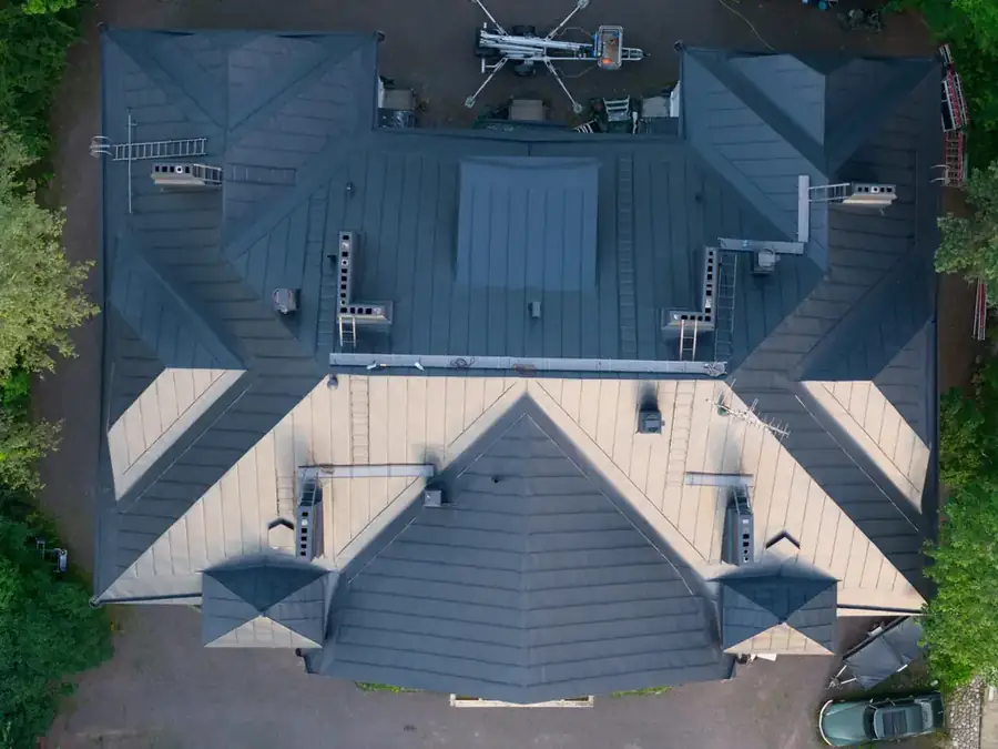 Peltikaton maalaus, Helsinki – valmis katto